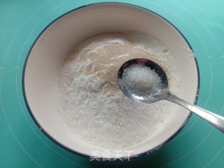 韭菜豆腐包子的做法步骤：2