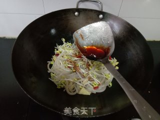黄豆芽炒红薯粉的做法步骤：5
