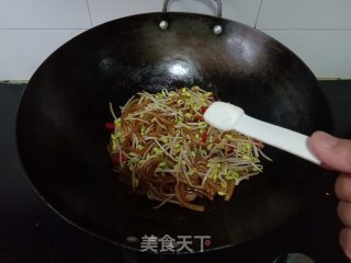 黄豆芽炒红薯粉的做法步骤：6