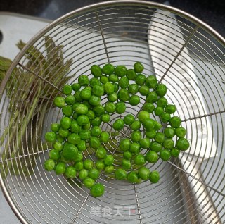 肉丁香椿拌豌豆的做法步骤：8