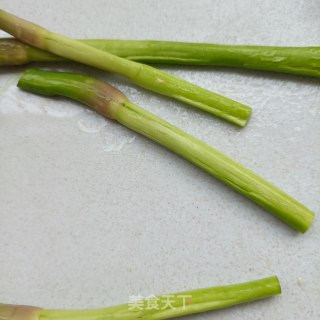 肉丁香椿拌豌豆的做法步骤：9