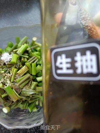 肉丁香椿拌豌豆的做法步骤：12