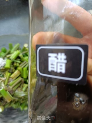 肉丁香椿拌豌豆的做法步骤：13