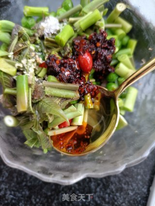 肉丁香椿拌豌豆的做法步骤：14