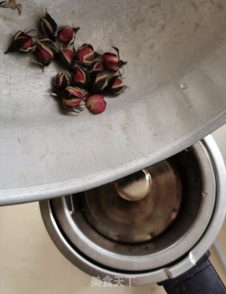 红枣双花茶的做法步骤：1