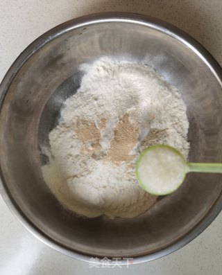 蓝色妖姬玫瑰花卷的做法步骤：3