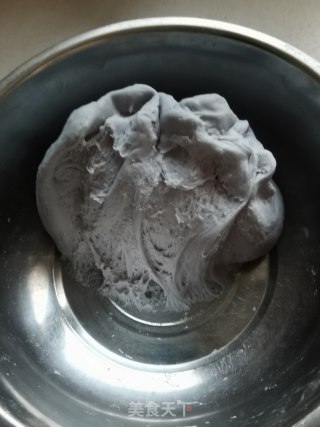 蓝色妖姬玫瑰花卷的做法步骤：6