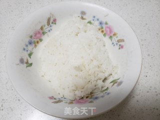蒜苔鸭蛋炒米的做法步骤：1