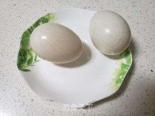 蒜苔鸭蛋炒米的做法步骤：4