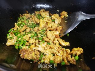 蒜苔鸭蛋炒米的做法步骤：7