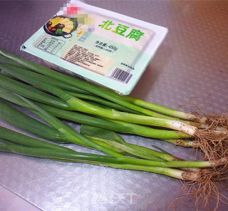 一清二白——小葱拌豆腐的做法步骤：1