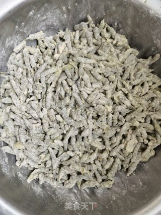 蒜瓣辣椒炒楮桃穗的做法步骤：6