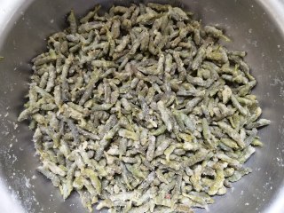 蒜瓣辣椒炒楮桃穗的做法步骤：9