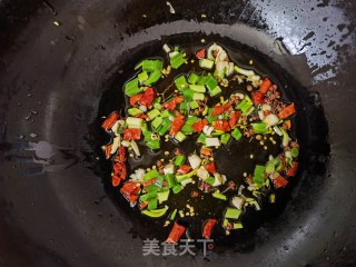 蒜瓣辣椒炒楮桃穗的做法步骤：11