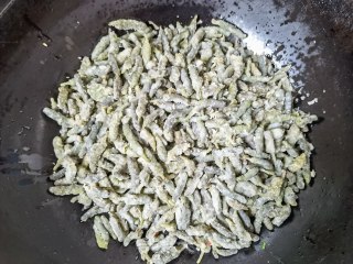 蒜瓣辣椒炒楮桃穗的做法步骤：12