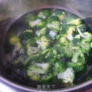 蒜香菜芯西兰花的做法步骤：3