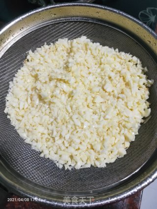 炸蒜蓉的做法步骤：1
