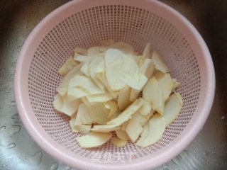 春笋炒肉的做法步骤：3
