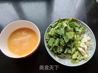 青蒜炒鸡蛋的做法步骤：1