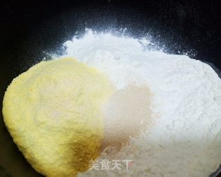 玉米面鲜肉包的做法步骤：1