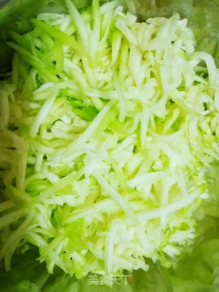玉米面鲜肉包的做法步骤：4
