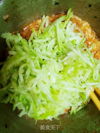 玉米面鲜肉包的做法步骤：6