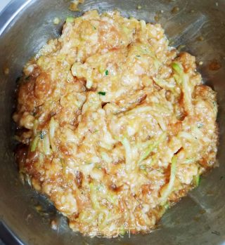 玉米面鲜肉包的做法步骤：7