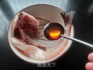 干烤鲈鱼的做法步骤：2