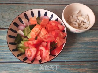 咸蛋清炒黄瓜西红柿毛葱的做法步骤：2