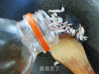 肉丝笋丝炒双菇的做法步骤：4