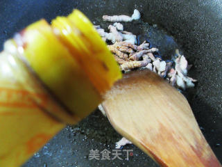 肉丝笋丝炒双菇的做法步骤：5