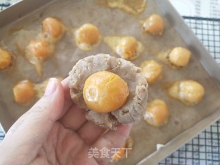 紫薯红豆蛋黄酥的做法步骤：7
