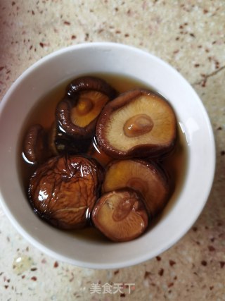 香菇蒸肉饼的做法步骤：1