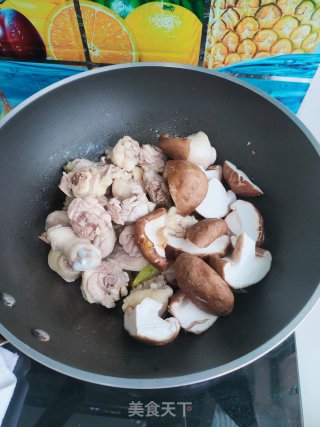 香菇鸡块的做法步骤：10