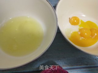 火龙果奶油蛋糕卷的做法步骤：2
