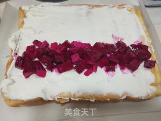 火龙果奶油蛋糕卷的做法步骤：18
