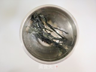 ????刷脂刮油❗️裙带菜虾仁豆腐汤❗️鲜美补钙又营养的做法步骤：1