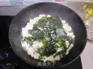 ????刷脂刮油❗️裙带菜虾仁豆腐汤❗️鲜美补钙又营养的做法步骤：6