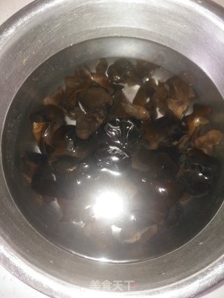 山药炒木耳的做法步骤：1