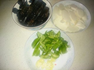 山药炒木耳的做法步骤：2