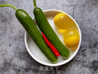 荷兰黄瓜拌变蛋的做法步骤：1