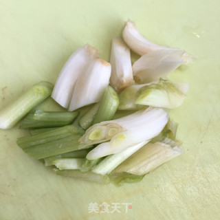 香菇牛肉汤粉的做法步骤：2