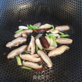 香菇牛肉汤粉的做法步骤：6