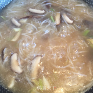 香菇牛肉汤粉的做法步骤：9