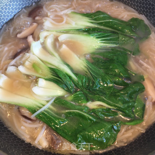 香菇牛肉汤粉的做法步骤：10
