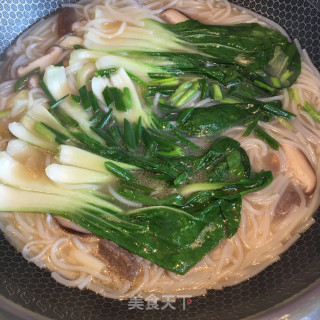 香菇牛肉汤粉的做法步骤：11