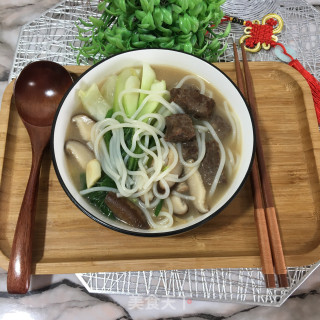 香菇牛肉汤粉的做法步骤：12