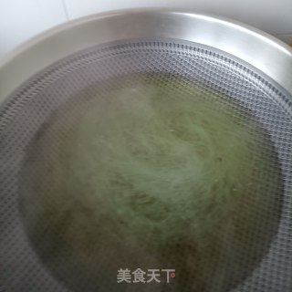 “嗦粉”蒜香煎蛋绿豆粉的做法步骤：15