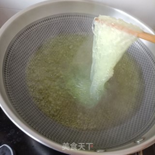 “嗦粉”蒜香煎蛋绿豆粉的做法步骤：16