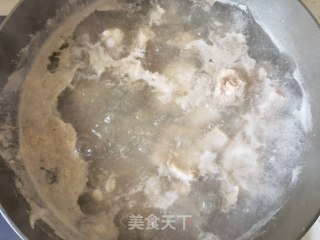 糯玉米莴笋炖排骨的做法步骤：6